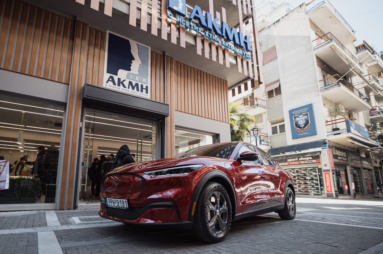 Παρουσίαση του ηλεκτρικού super car Mustang στο ΙΕΚ ΑΚΜΗ στη Λάρισα